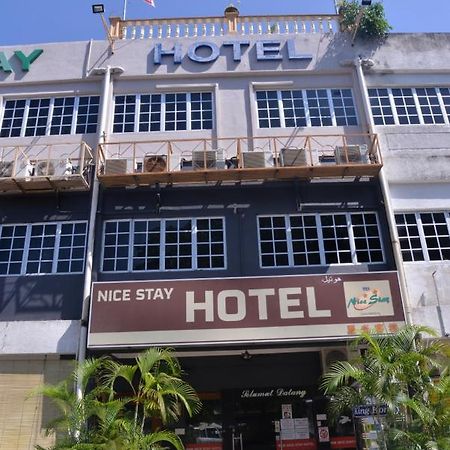 Nice Stay Hotel Raub Exteriör bild