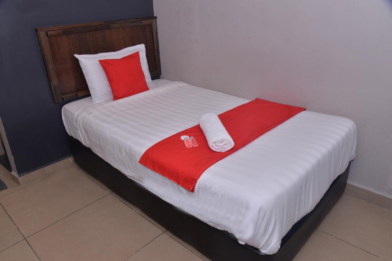 Nice Stay Hotel Raub Exteriör bild