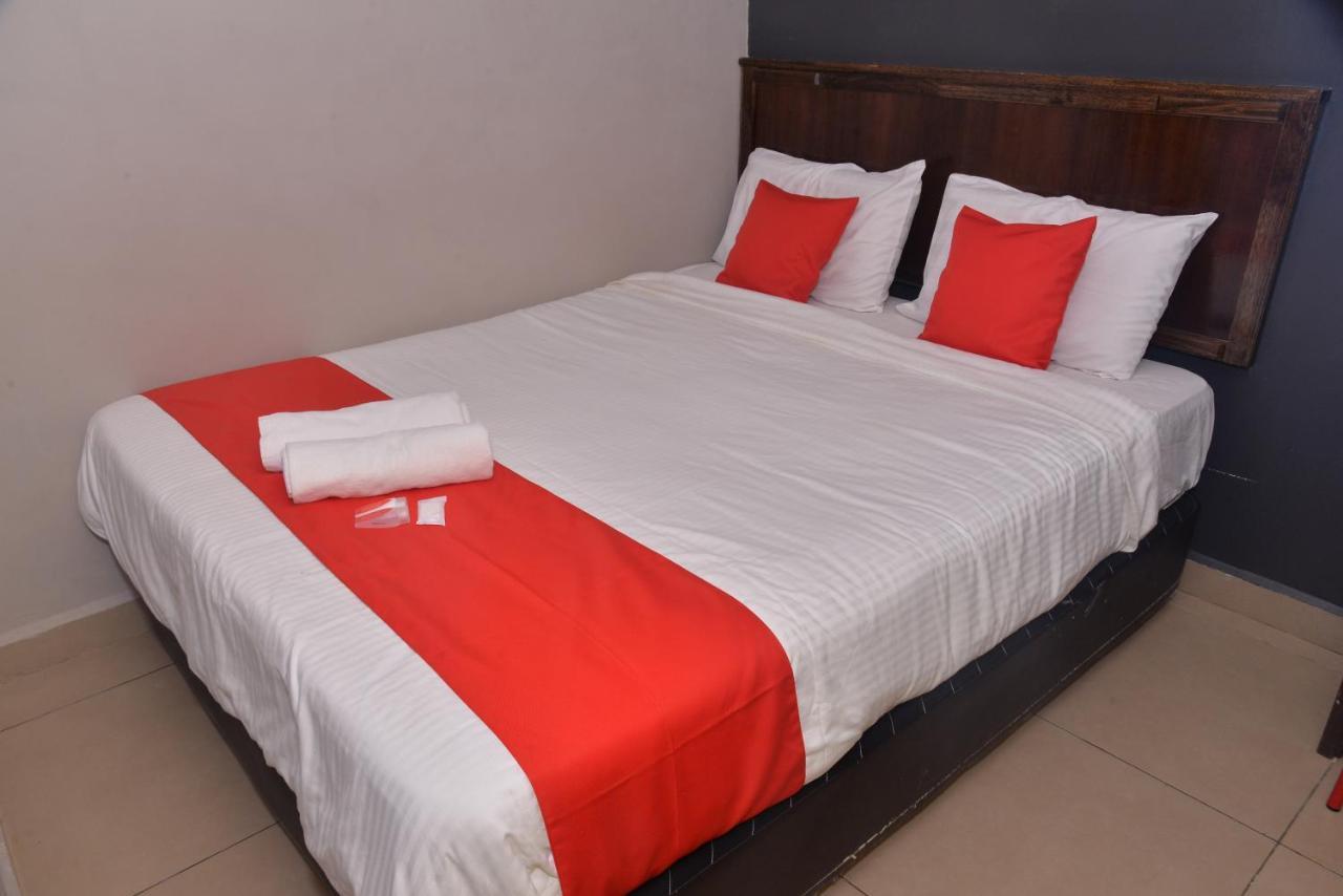 Nice Stay Hotel Raub Exteriör bild