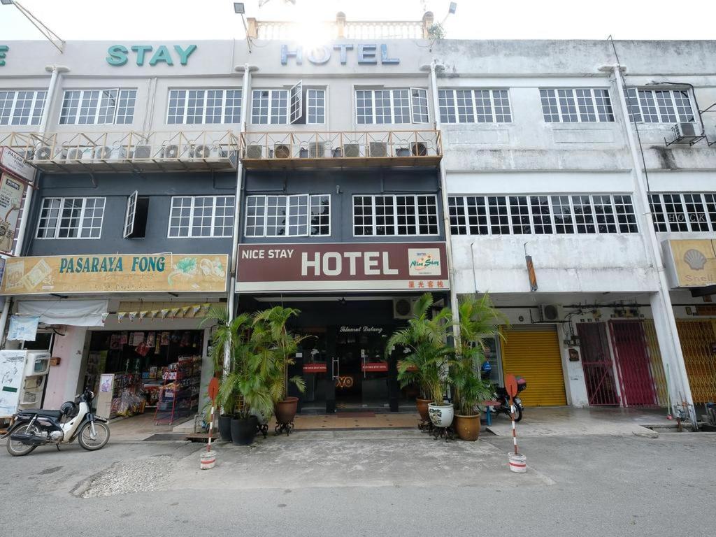 Nice Stay Hotel Raub Exteriör bild