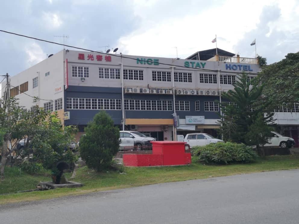 Nice Stay Hotel Raub Exteriör bild
